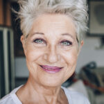 Mit 60: Diese Kurzhaarfrisur macht sofort 10 Jahre jünger