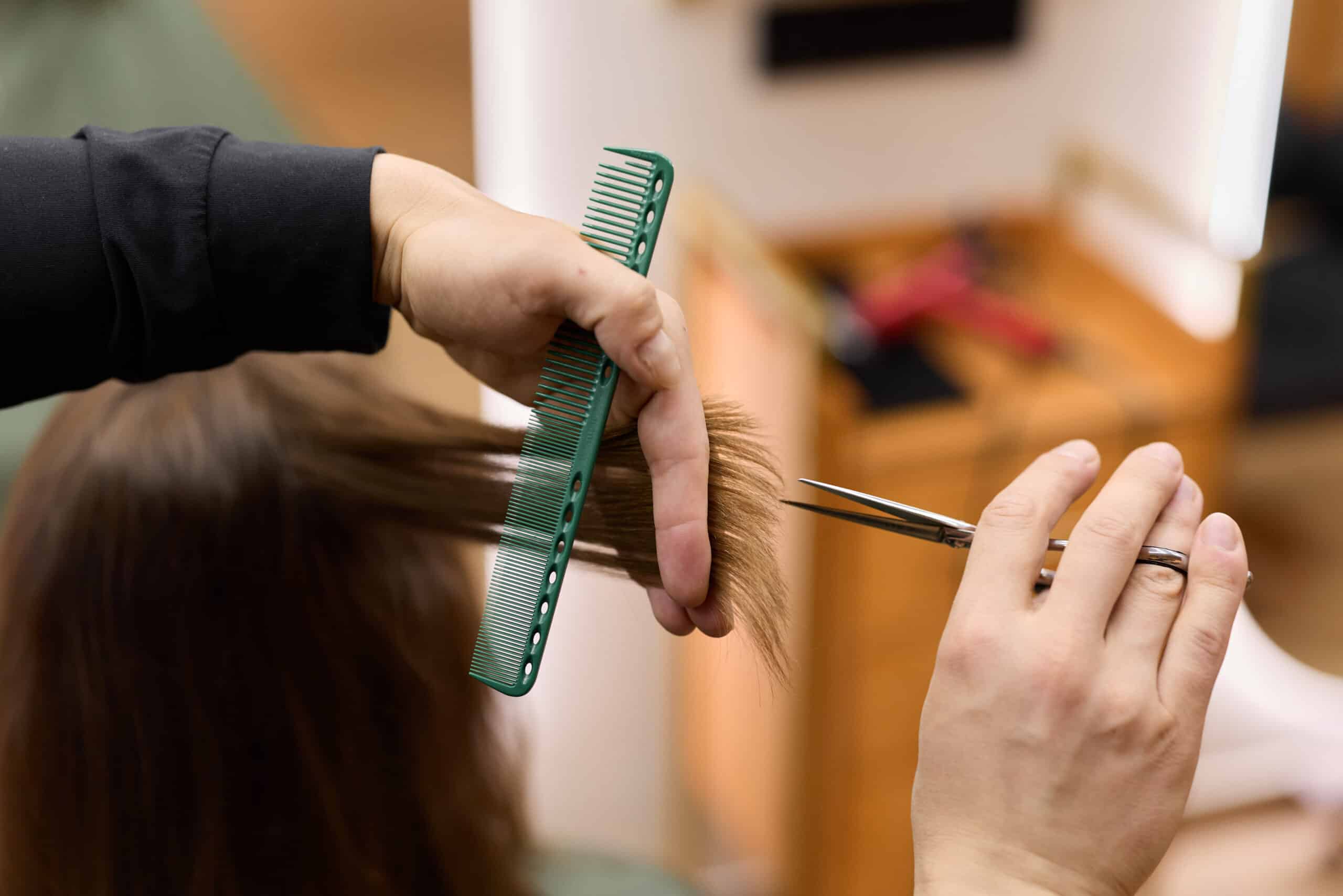 Eine natürliche Farbe mit leuchtenden Nuancen: ein sanftes, warmes Braun, das dem kalten Licht des Winters schmeichelt.