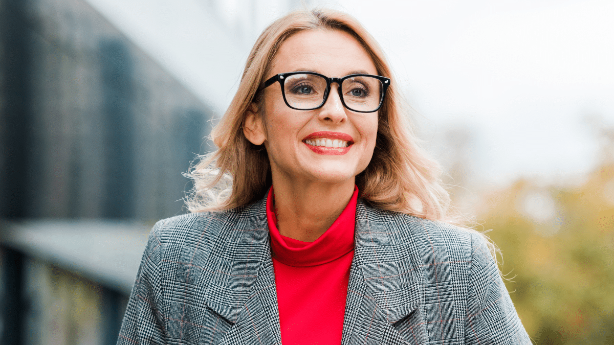 Zeitloser Schnitt: längere Stufenschnitte für Frauen über 40