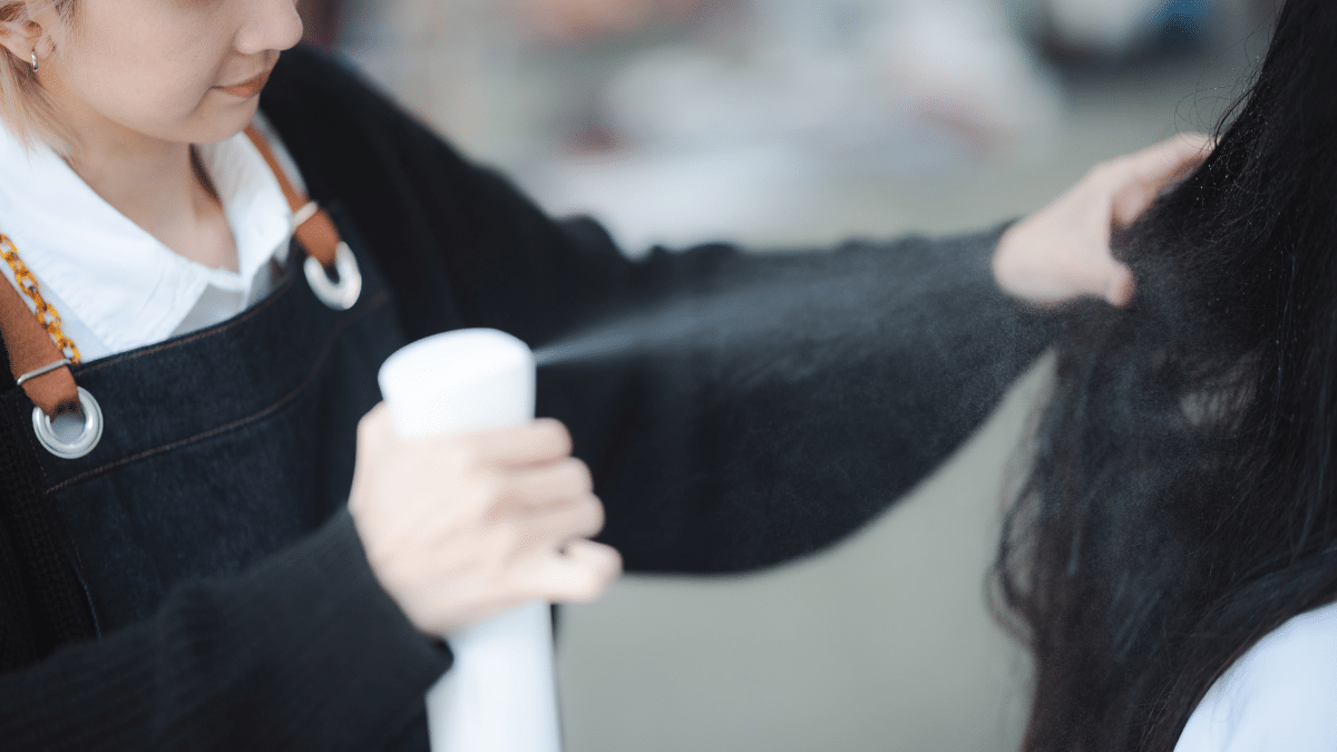 Anwendungstipps für das Trockenshampoo 2025.